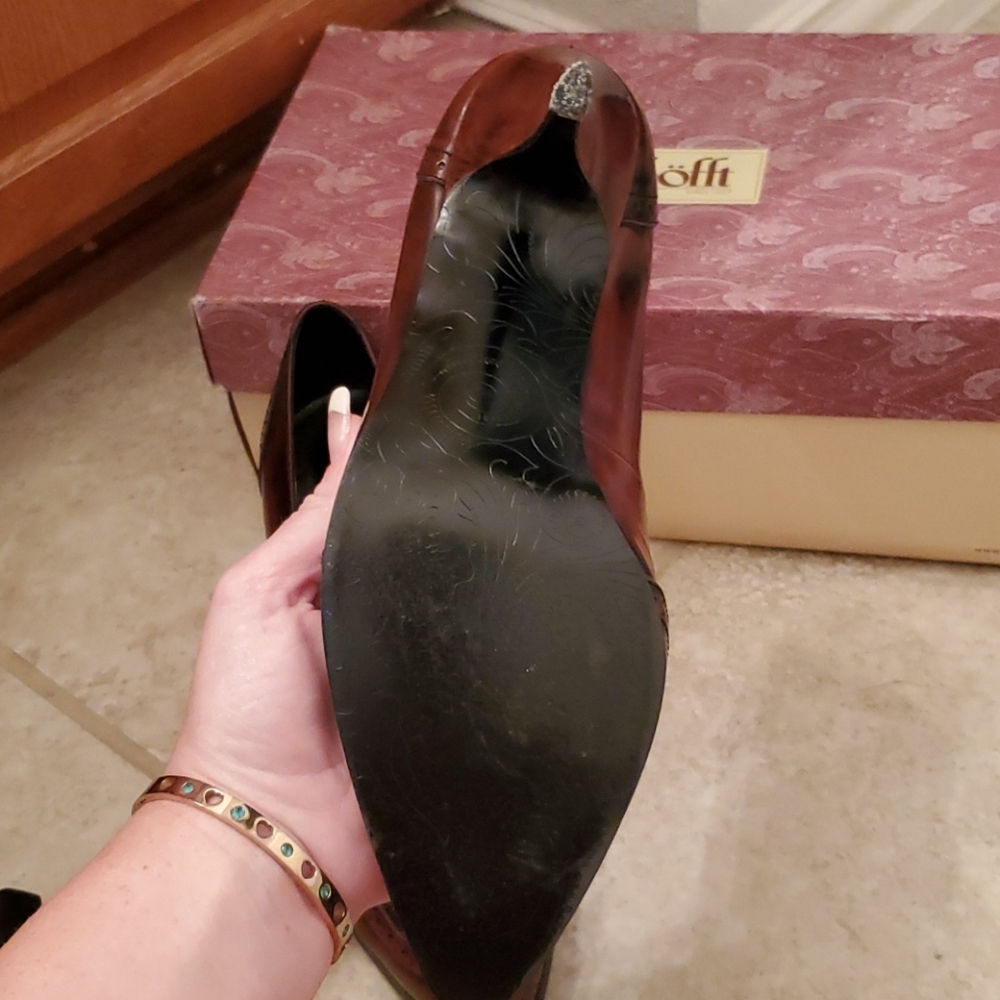 Second Generation Brown Pump Size 9 - image 3